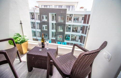 Al Ahyaa Apartment | 2 Bed Resort Apt-Sleeps 4-Balcony-Hotel Services