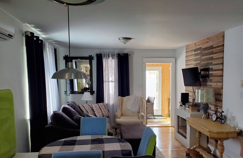 Charlottetown House | 2 Bedrm Bungalow, D'town C'town + Air,.