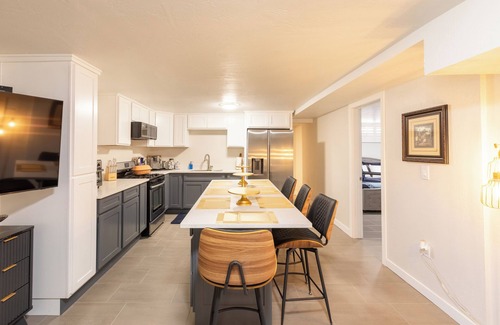 El Paso Apartment | 2-bedroom-5 Points Central El Paso apartment walk to bars & restaurants