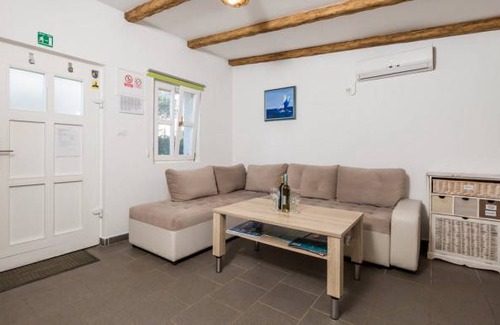 Mali Losinj House | 2 bedroom accommodation in Sveti Jakov