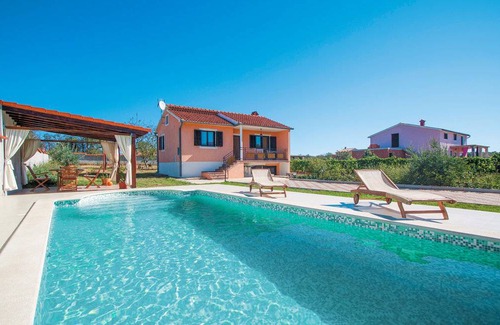Cabrunici House | 2 bedroom accommodation in Cukrici