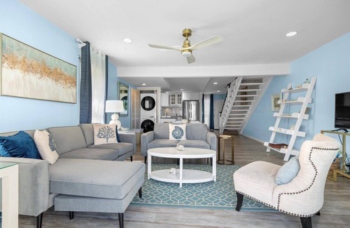 Westwind Apartment | 2-bedroom Beach Front apartment in awesome Love beach Nassau with WiFi, AC