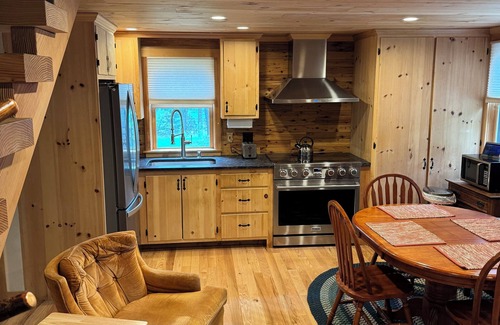 Greenville Cabin | 2-bedroom cabin in Greenville , private beach, 48' Dock good for Float plane