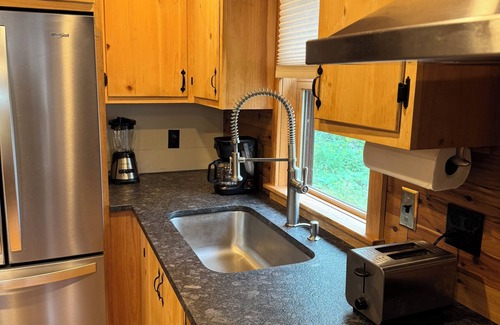 Greenville Cabin | 2-bedroom cabin in Greenville , private beach, 48' Dock good for Float plane