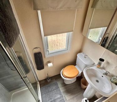 Glasgow Apartment | 2 Bedroom Caravan Located in Uddingston, Glasgow at Maryville Caravan Site