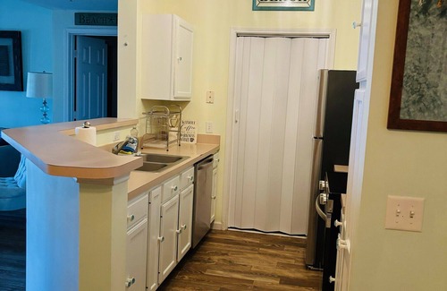 Saint Simons Heights Condo | 2-bedroom Happy and Cozy condo in lovely St. Simons Island with AC, Wi-Fi