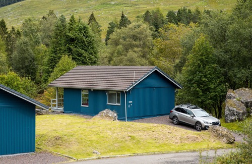 Crianlarich Cabin | 2 bedroom lodge with stunning loch, mountain views