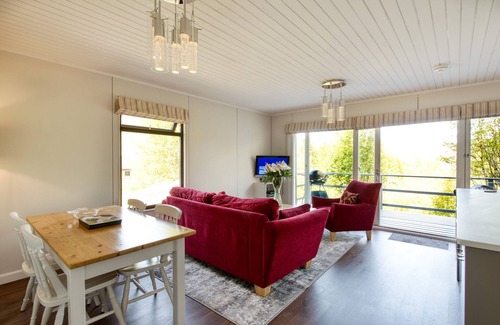 Crianlarich Cabin | 2 bedroom lodge with stunning loch, mountain views