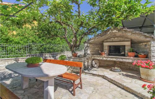 Gracisce Apartment | 2 Bedroom Lovely Apartment In Gracisce