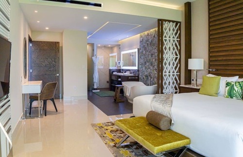 Downtown Cancun Resort | 2 Bedroom Luxury Suite at Garza Blanca Cancun! Sleeps 6!
