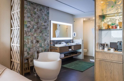 Downtown Cancun Resort | 2 Bedroom Luxury Suite at Garza Blanca Cancun! Sleeps 6!
