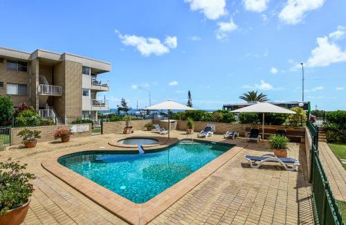Alexandra Headland Apartment | 2 Bedroom Top Floor Unit - Ocean Views and Pool- Headlands Resort