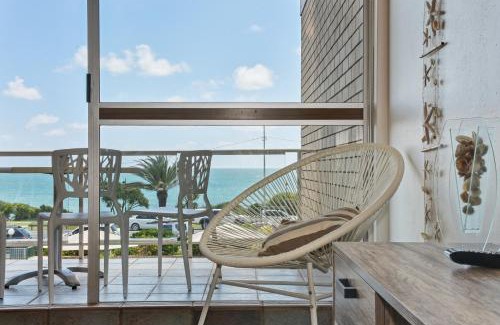 Alexandra Headland Apartment | 2 Bedroom Top Floor Unit - Ocean Views and Pool- Headlands Resort