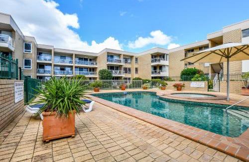 Alexandra Headland Apartment | 2 Bedroom Top Floor Unit - Ocean Views and Pool- Headlands Resort
