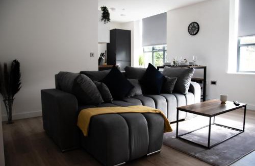 Cartworth Apartment | 2-Bedroom with Breathtaking Views in Holmfirth Village, Huddersfield