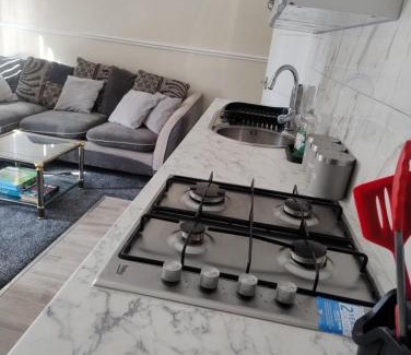 Chorlton-cum-Hardy Apartment | 2 Beds Suburb Nestled Nook