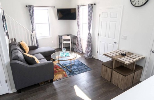 Ventnor City Bed & Breakfast | 2 Blocks from Beach-Sleeps 16