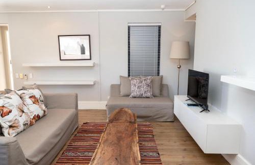 Knysna Central Apartment | 2 BR Apartment 113 The Gallery at the Rex Hotel