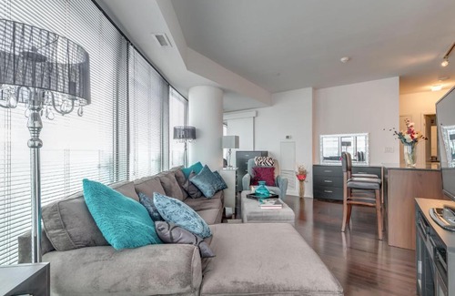 Toronto Entertainment District Hotel | 2 BR - CN Tower, Views