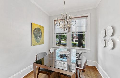 Cherry House | 2 BR in Myers Park with comfortable screened porch