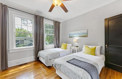 Cherry House | 2 BR in Myers Park with comfortable screened porch