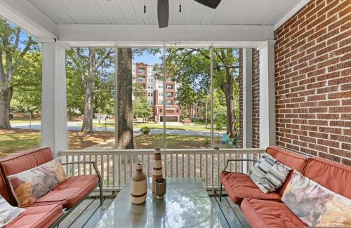 Cherry House | 2 BR in Myers Park with comfortable screened porch