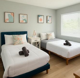 North Beach Apartment | 2 Coastal Units Walk to Beach Patio Parking