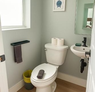 North Beach Apartment | 2 Coastal Units Walk to Beach Patio Parking