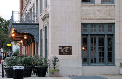 Central City House | 2 Connecting Suites at a 4⭐️ Hotel