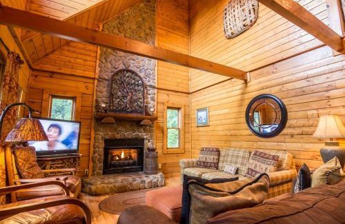 Boone House | 2 Cubs Cabin