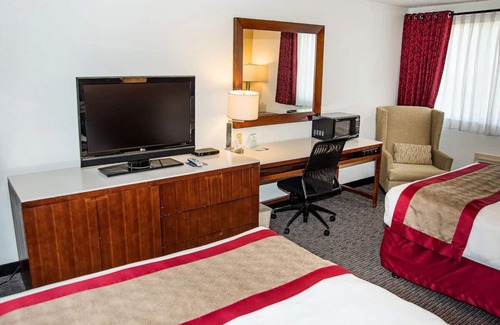 Cedar City Hotel | 2 Family-Friendly Rooms Close to Beautiful Cedar Breaks! Free Breakfast, Pool!