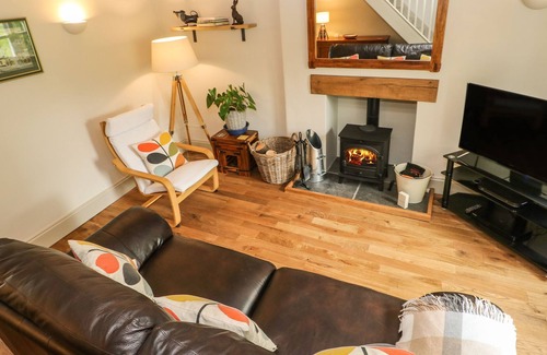Mickleton Cottage | 2 GARTH HOUSE, pet friendly, with open fire in Mickleton, Teesdale