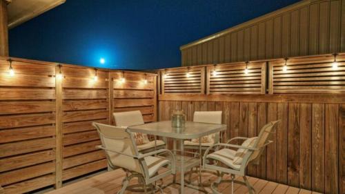 Port Aransas House | 2 Homes in Las Palmeras by AvantStay Sleeps 18 Resort Pool Private Patio Walk to Town Golf Cart Zone
