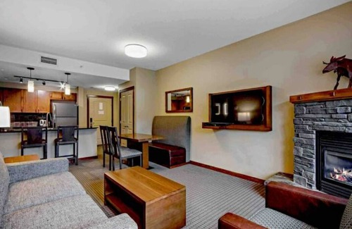 Canmore Hotel | π 2 Hot Tubs | β°οΈ Mt. View | π Spa πΏ |βοΈ Near DT