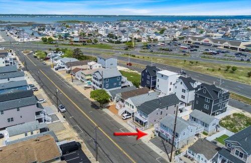 Seaside Heights Apartment | 2 houses sleeps 10 - 2 blocks to the beach boardwalk and dinning