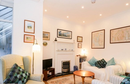 Kilmun Apartment | 2 KILMUN COURT in Dunoon