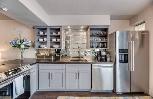 Old East Dallas Condo | 2-level condo w/ king bed, pool view, and private patio.