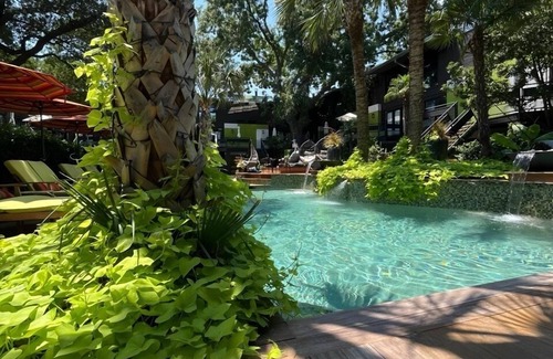 Old East Dallas Condo | 2-level condo w/ king bed, pool view, and private patio.