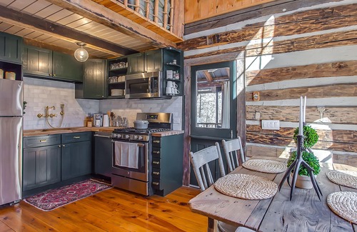 Sparta Cabin | 2 Lux Cabins and Treehouse on 50 acres Stunning Lake Views, Fire Pit and Hot Tub