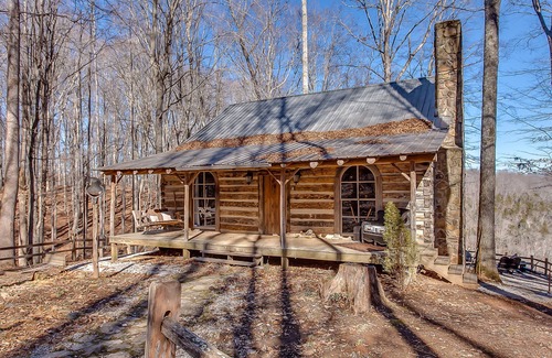 Sparta Cabin | 2 Lux Cabins and Treehouse on 50 acres Stunning Lake Views, Fire Pit and Hot Tub