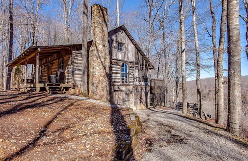 Sparta Cabin | 2 Lux Cabins and Treehouse on 50 acres Stunning Lake Views, Fire Pit and Hot Tub