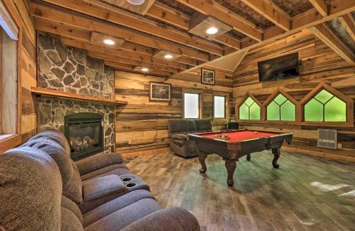 Beech Mountain House | 2 Mi to Beech Mtn Resort Cabin with Deck and Grill!