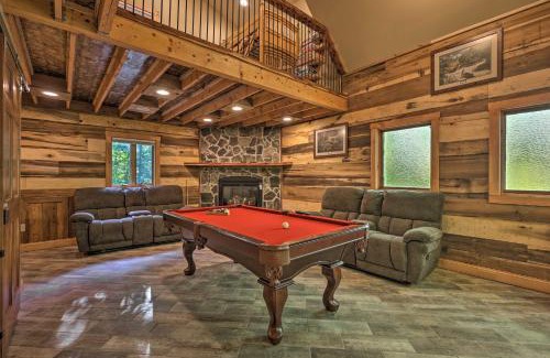 Beech Mountain House | 2 Mi to Beech Mtn Resort Cabin with Deck and Grill!