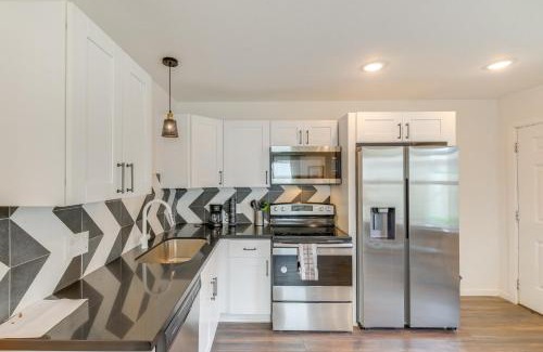 Greater East End Apartment | 2 Mi to Dtwn and Shell Energy Stadium Urban Escape