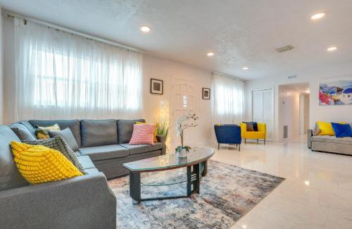 Miami Gardens House | 2 Mi to Hard Rock Stadium Home with Spacious Yard