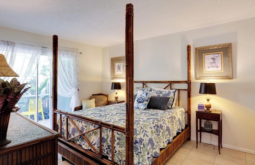 Hobe Sound Apartment | 2 Mi to Hobe Sound Beach: Townhome w/Lanai