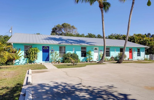 Hobe Sound Apartment | 2 Mi to Hobe Sound Beach: Townhome w/Lanai