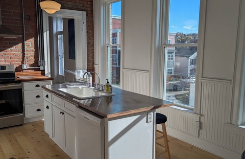 Troy House | 2 Min to RPI Modern Space + Fast WiFi