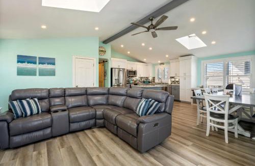 Ogunquit - Wells House | 2-Min Walk to Beach Large Deck with Outdoor Sofas