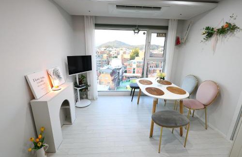 Sinchon-dong Apartment | #2 NEW open 신축건물 엘리베이터 짐보관 홍대입구역 도보5분 마포구 쇼핑